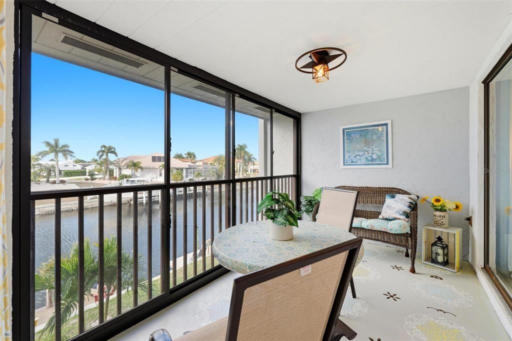 待售: $299,900 (2 贝兹, 2 浴室, 1350 平方英尺)