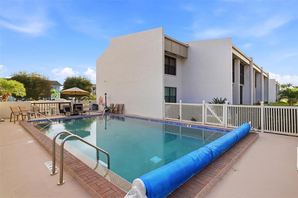 待售: $299,900 (2 贝兹, 2 浴室, 1350 平方英尺)