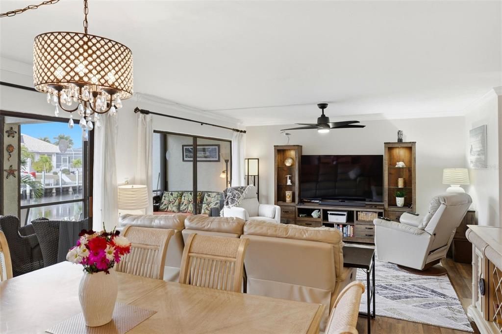 待售: $299,900 (2 贝兹, 2 浴室, 1350 平方英尺)