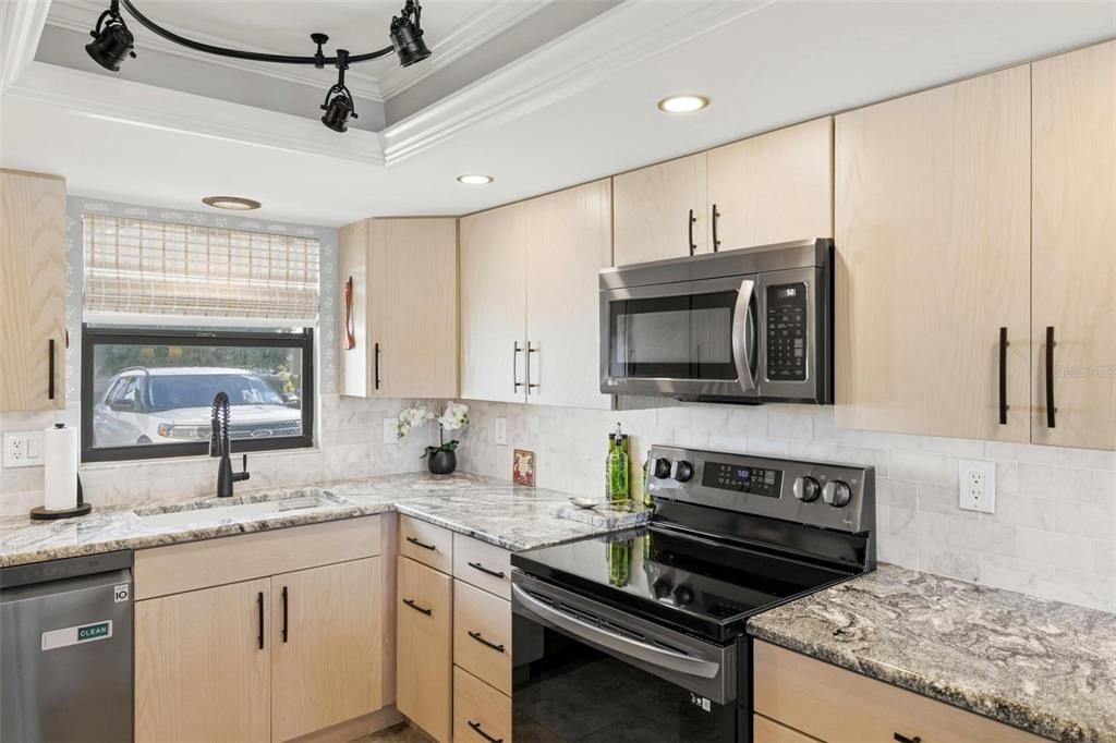 待售: $299,900 (2 贝兹, 2 浴室, 1350 平方英尺)