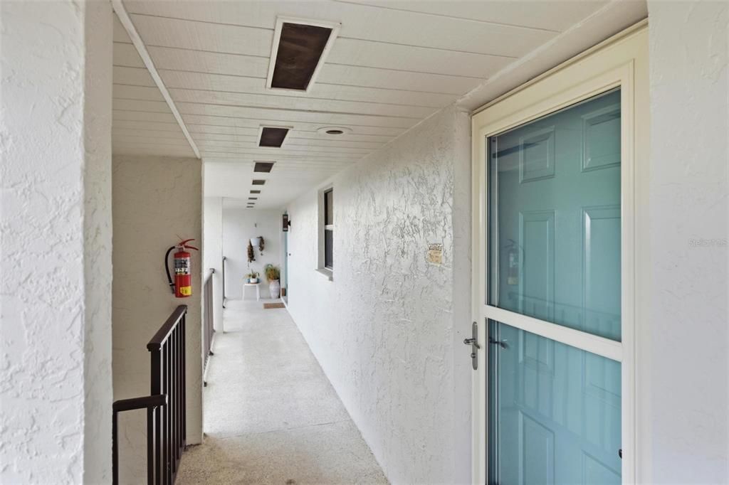 待售: $299,900 (2 贝兹, 2 浴室, 1350 平方英尺)