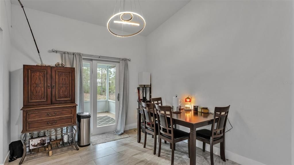 На продажу: $279,900 (4 спален, 3 ванн, 1378 Квадратных фут)
