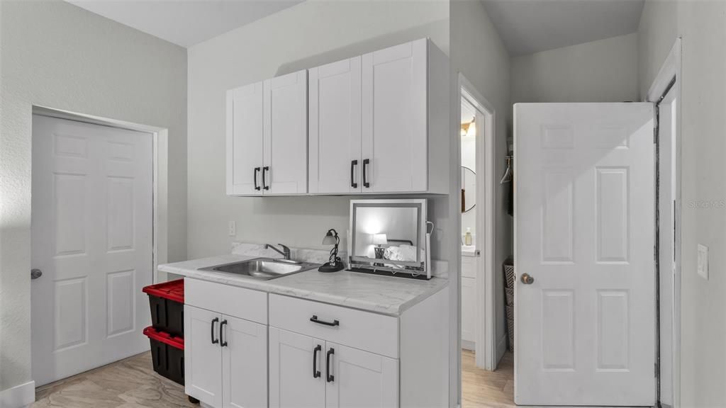 На продажу: $279,900 (4 спален, 3 ванн, 1378 Квадратных фут)