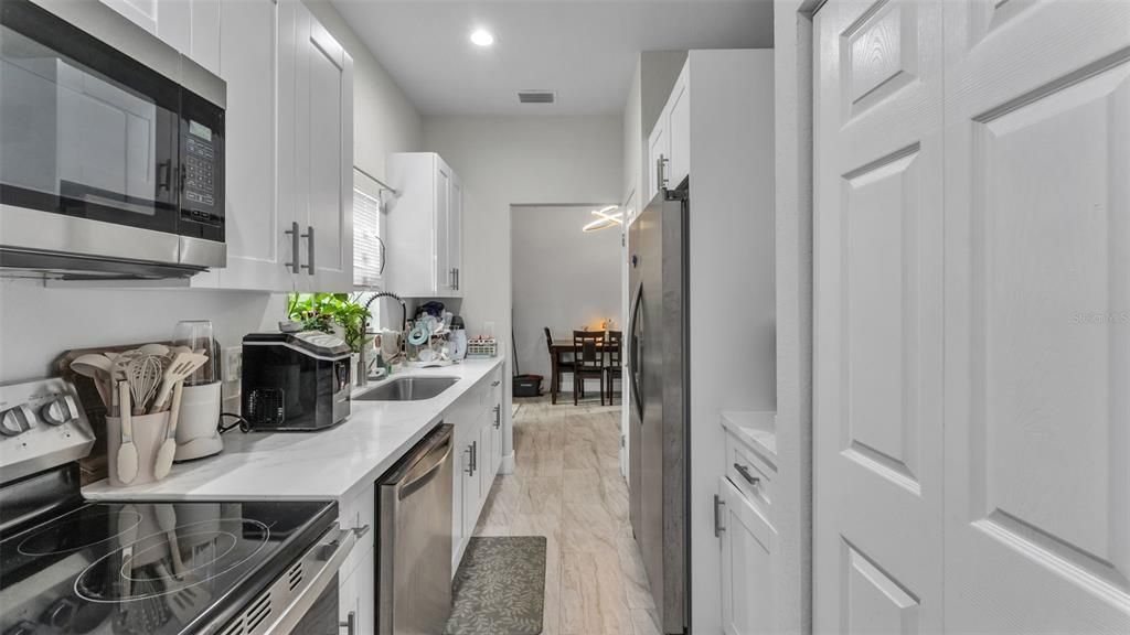 На продажу: $279,900 (4 спален, 3 ванн, 1378 Квадратных фут)