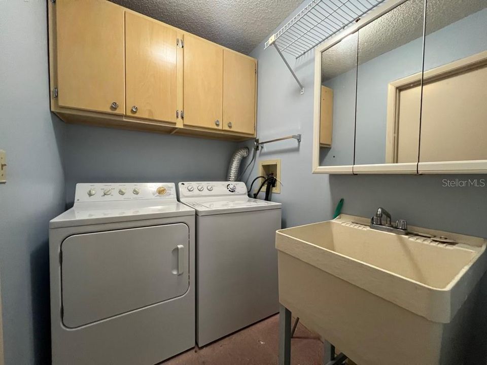 На продажу: $239,000 (2 спален, 2 ванн, 1431 Квадратных фут)