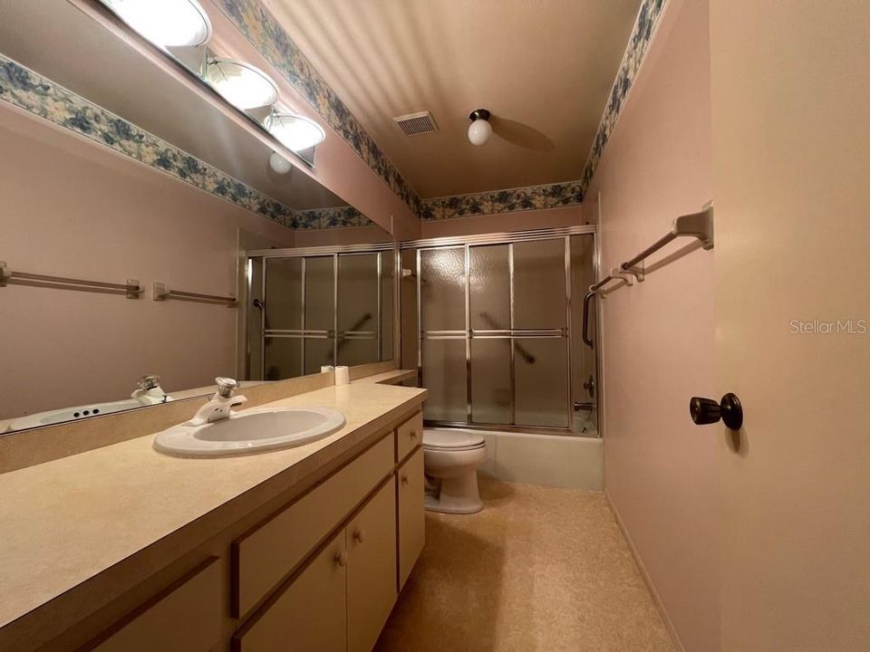 На продажу: $239,000 (2 спален, 2 ванн, 1431 Квадратных фут)