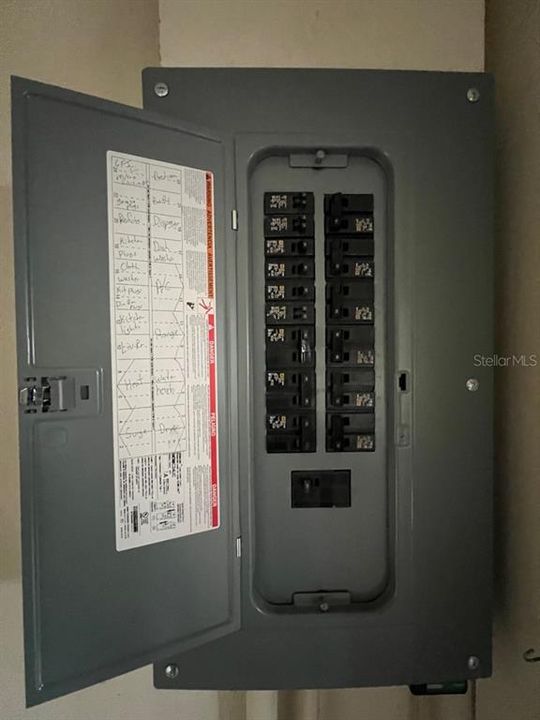 На продажу: $239,000 (2 спален, 2 ванн, 1431 Квадратных фут)