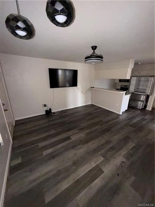 待售: $140,000 (2 贝兹, 2 浴室, 852 平方英尺)