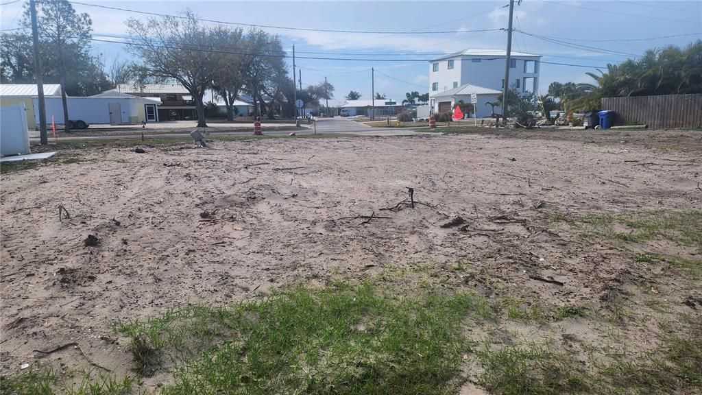 待售: $375,000 (0.22 acres)