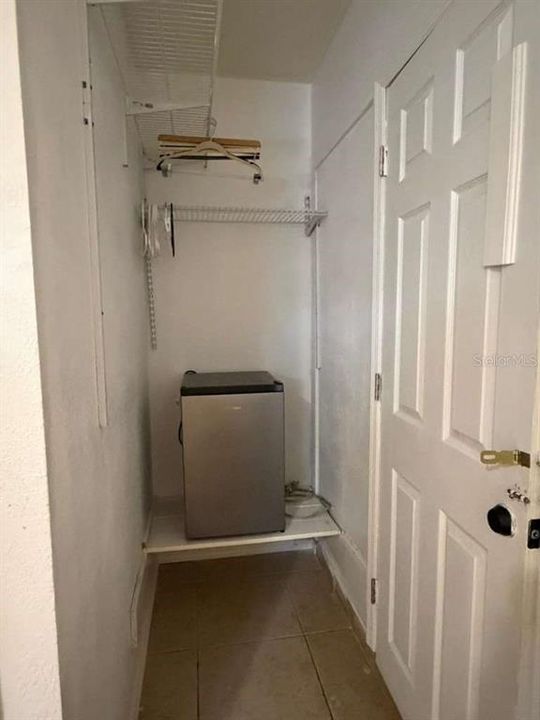 For Rent: $700 (1 beds, 1 baths, 300 Square Feet)