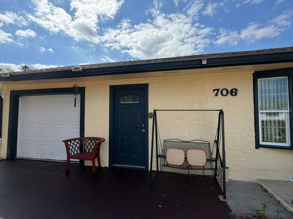 For Rent: $700 (1 beds, 1 baths, 300 Square Feet)