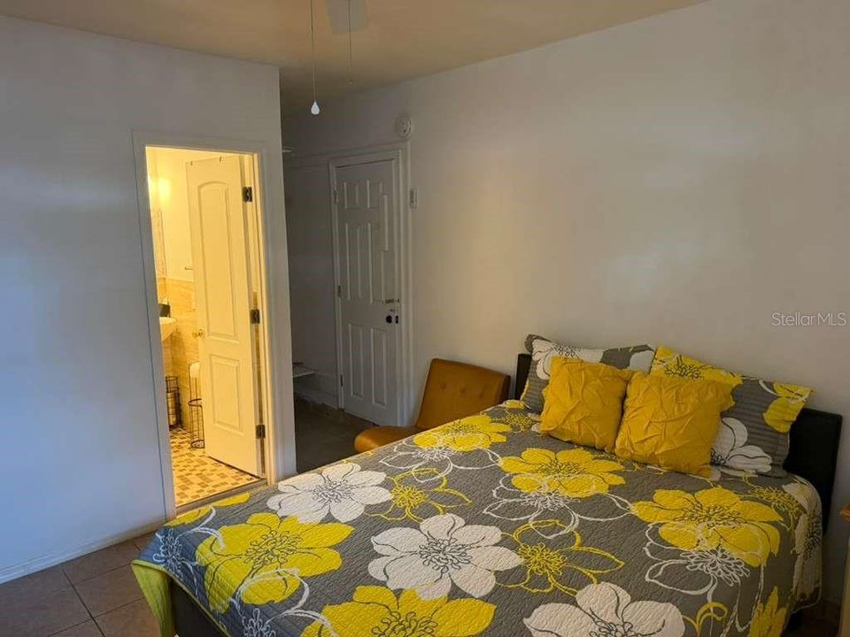 For Rent: $700 (1 beds, 1 baths, 300 Square Feet)