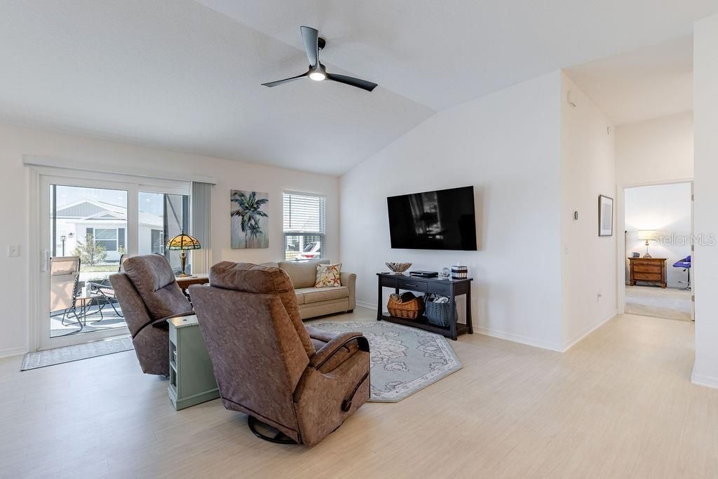 Activo con contrato: $319,999 (2 camas, 2 baños, 1209 Pies cuadrados)