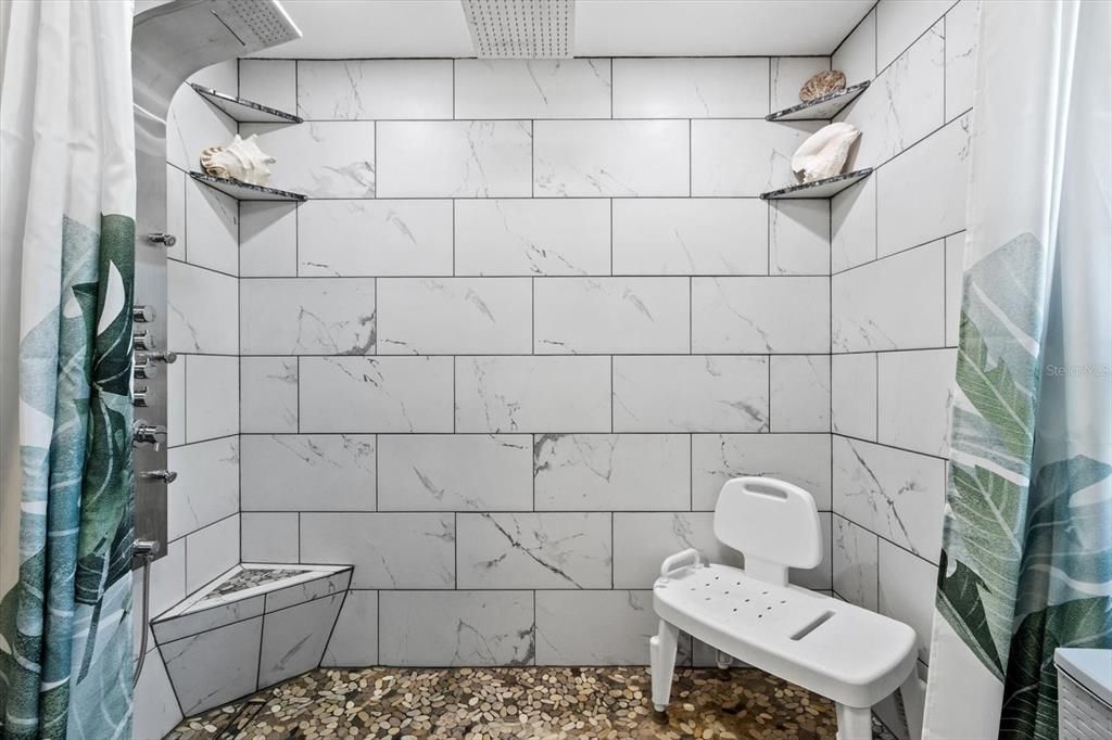 En Venta: $379,000 (3 camas, 2 baños, 1910 Pies cuadrados)