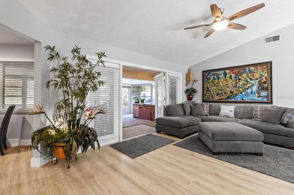 En Venta: $379,000 (3 camas, 2 baños, 1910 Pies cuadrados)