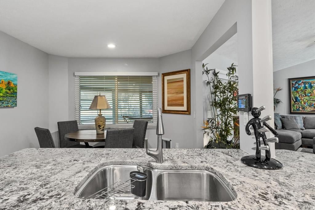 En Venta: $379,000 (3 camas, 2 baños, 1910 Pies cuadrados)