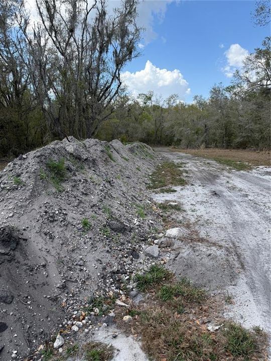 На продажу: $425,000 (9.50 acres)