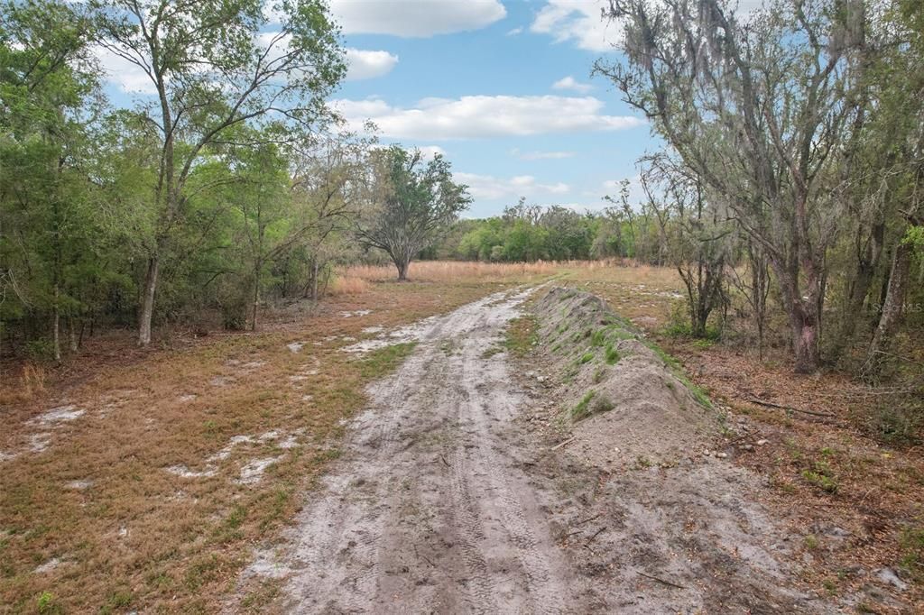 На продажу: $425,000 (9.50 acres)