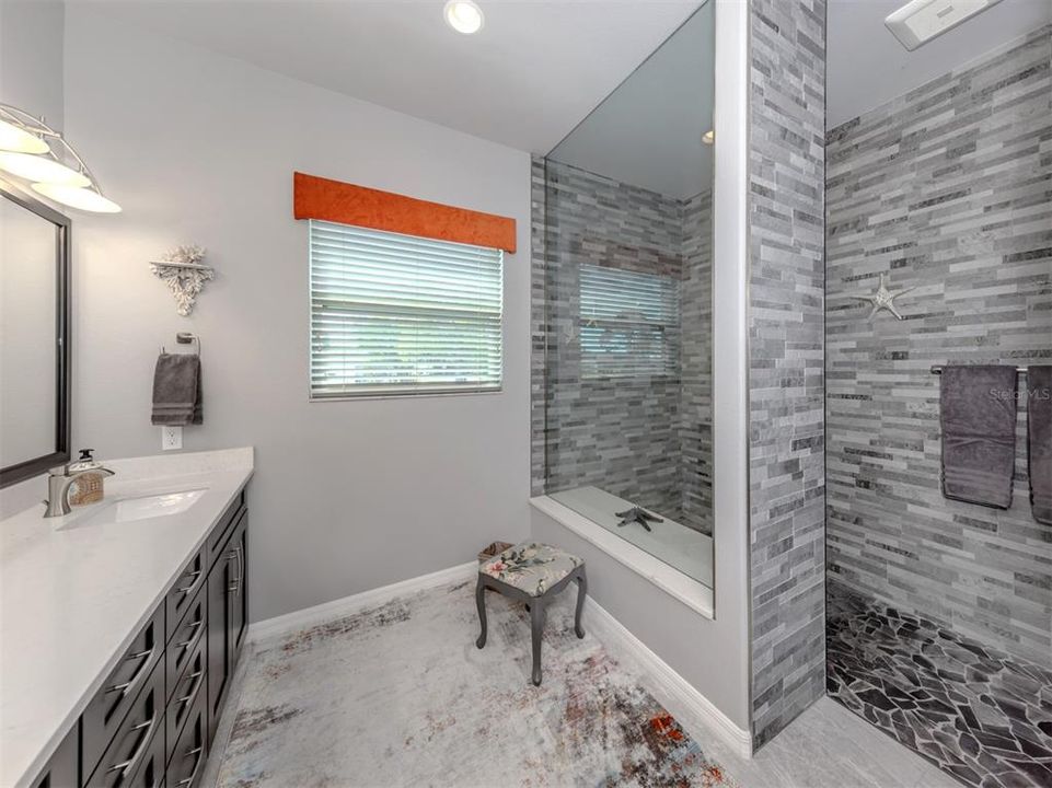 Под контрактом: $1,329,000 (3 спален, 3 ванн, 2343 Квадратных фут)