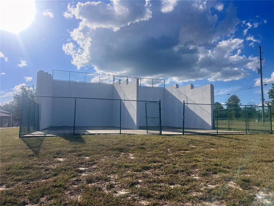 待售: $39,500 (0.99 acres)