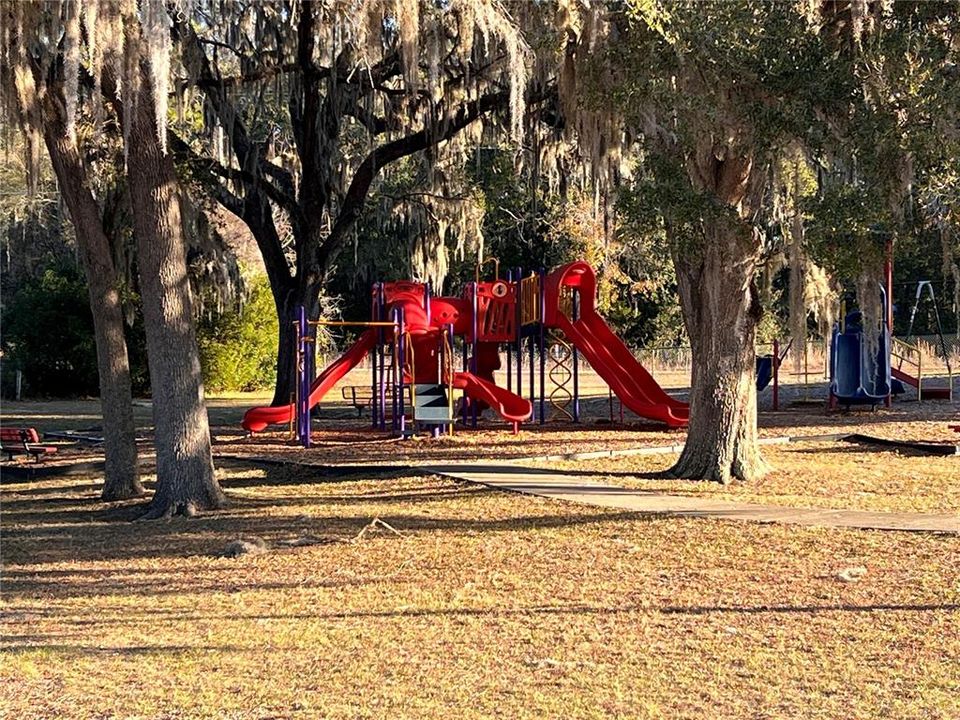 待售: $39,500 (0.99 acres)