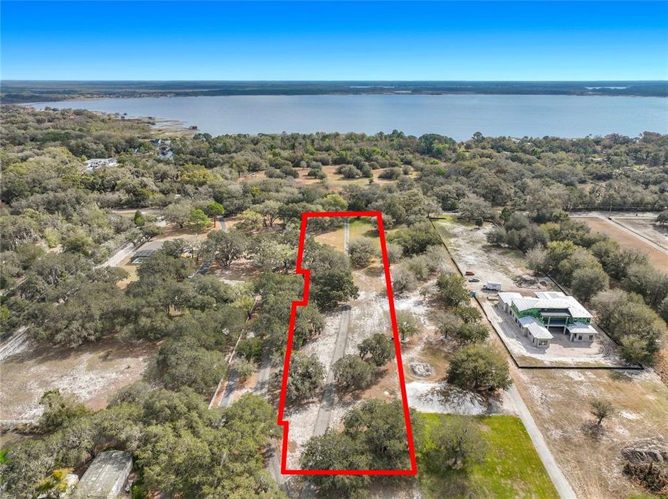 На продажу: $950,000 (2.03 acres)