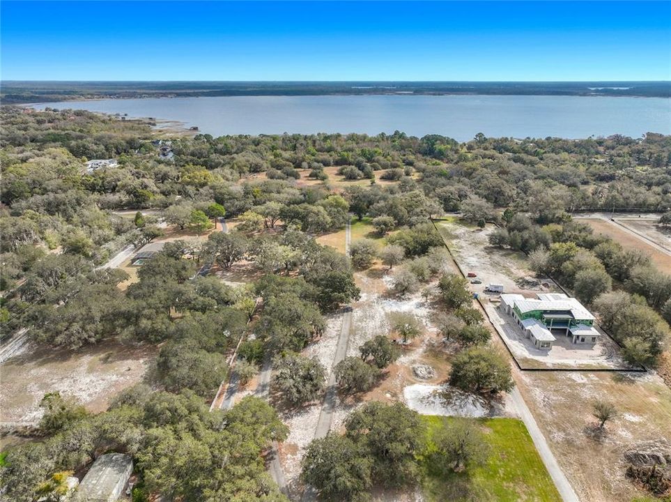 На продажу: $950,000 (2.03 acres)