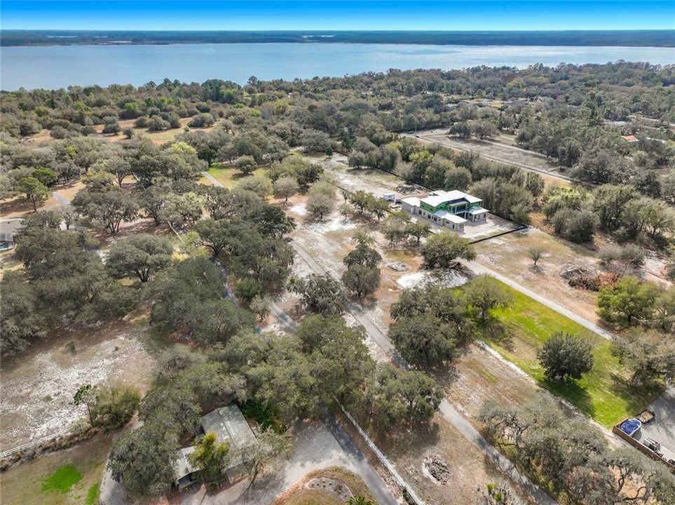 На продажу: $950,000 (2.03 acres)