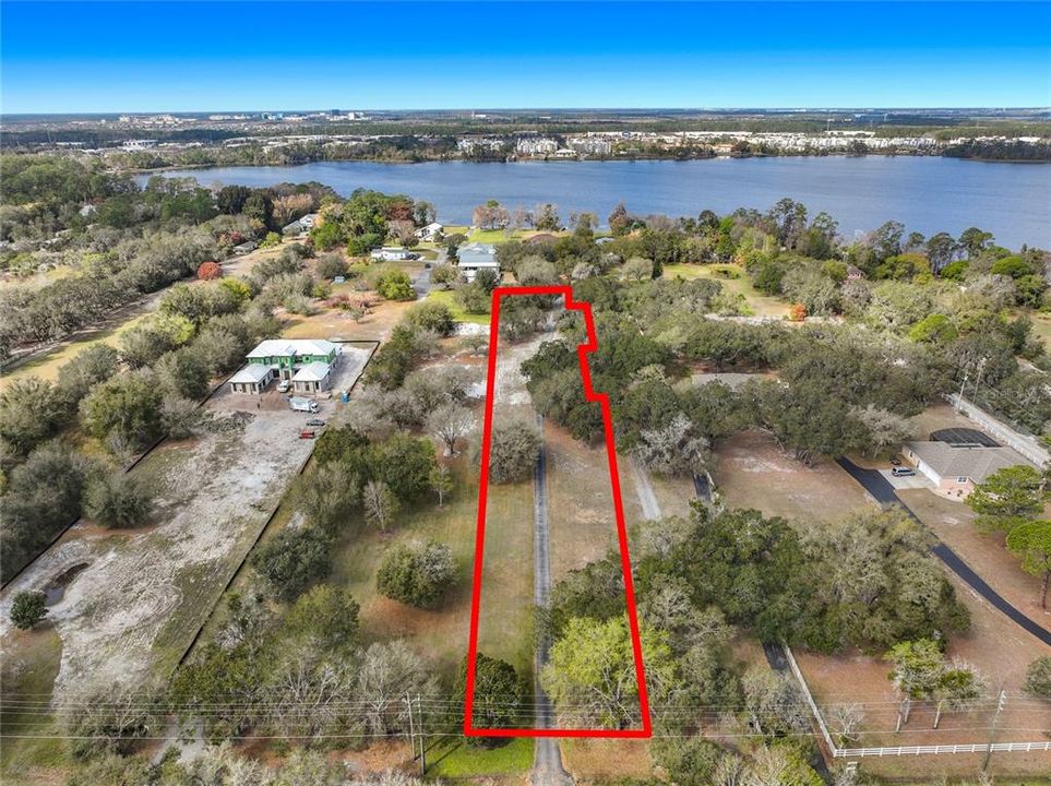 На продажу: $950,000 (2.03 acres)