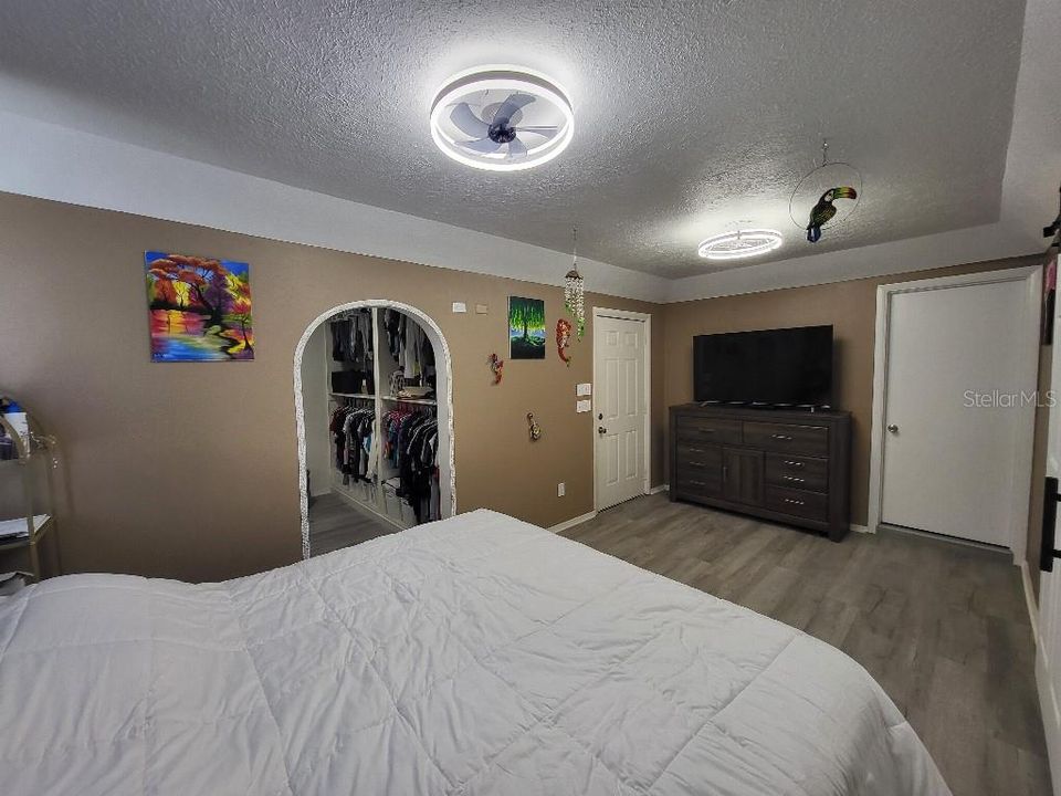 For Sale: $279,999 (3 beds, 2 baths, 1224 Square Feet)