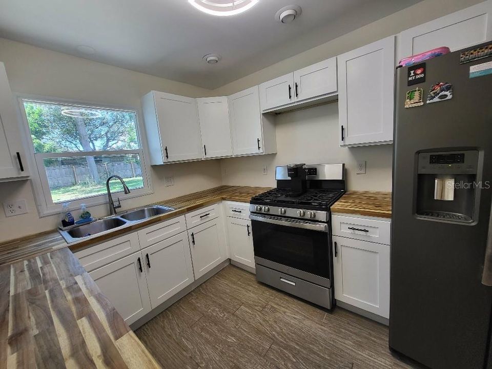For Sale: $279,999 (3 beds, 2 baths, 1224 Square Feet)