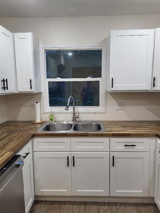 For Sale: $279,999 (3 beds, 2 baths, 1224 Square Feet)