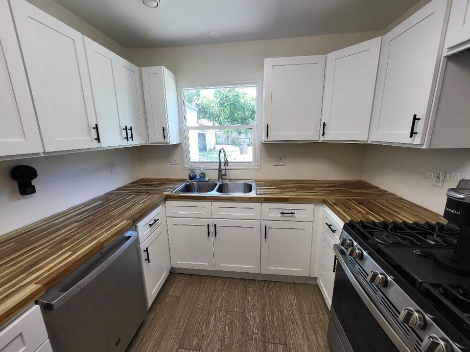 For Sale: $279,999 (3 beds, 2 baths, 1224 Square Feet)