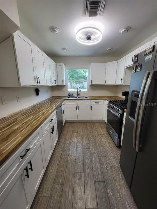 For Sale: $279,999 (3 beds, 2 baths, 1224 Square Feet)