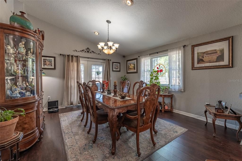 На продажу: $294,900 (3 спален, 2 ванн, 1576 Квадратных фут)