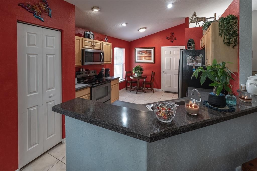 На продажу: $294,900 (3 спален, 2 ванн, 1576 Квадратных фут)