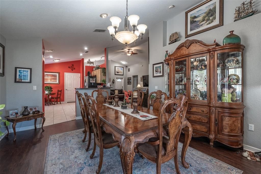 На продажу: $294,900 (3 спален, 2 ванн, 1576 Квадратных фут)