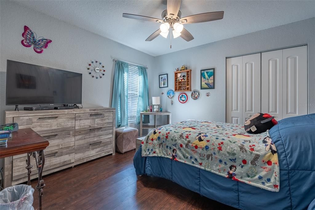 На продажу: $294,900 (3 спален, 2 ванн, 1576 Квадратных фут)