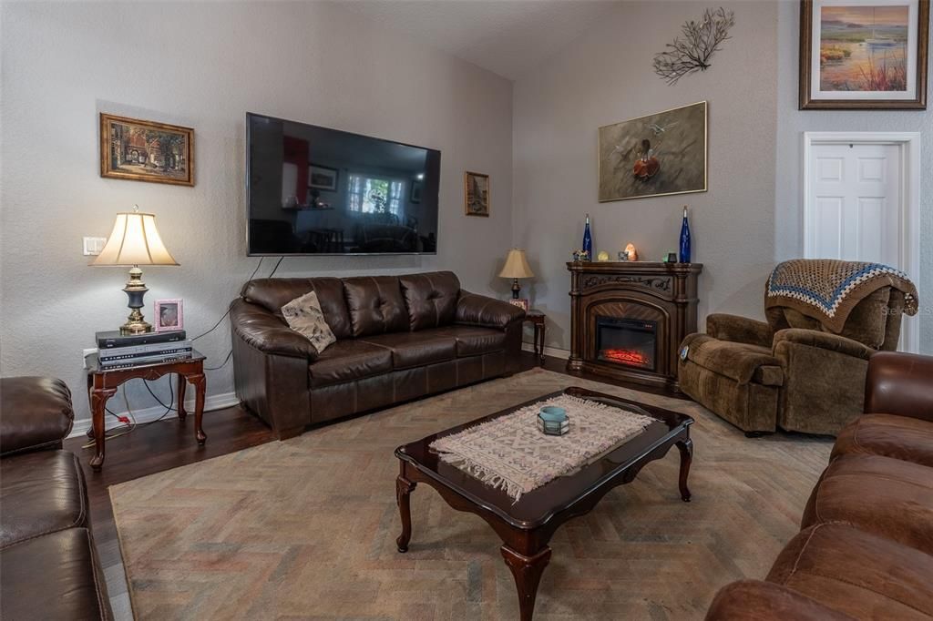 На продажу: $294,900 (3 спален, 2 ванн, 1576 Квадратных фут)