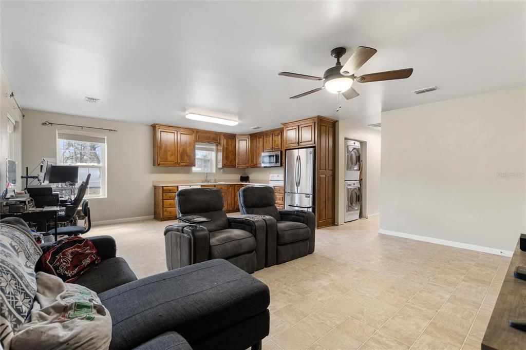For Sale: $350,000 (2 beds, 2 baths, 1032 Square Feet)