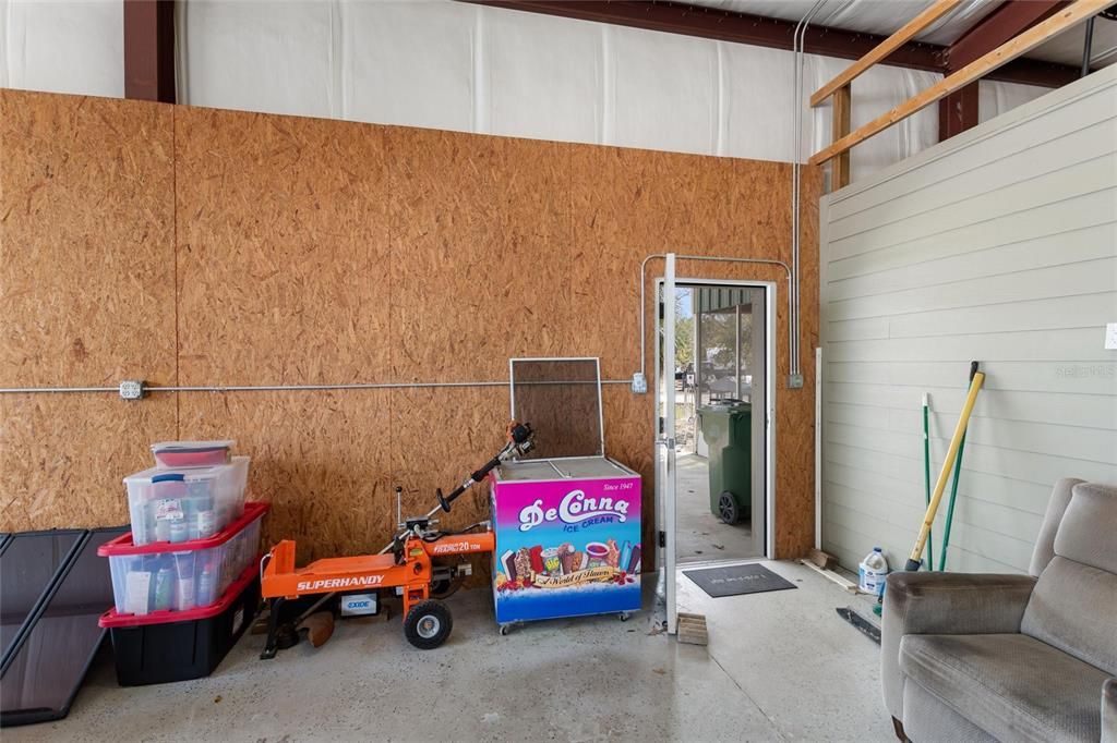 For Sale: $350,000 (2 beds, 2 baths, 1032 Square Feet)