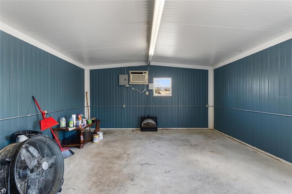 For Sale: $350,000 (2 beds, 2 baths, 1032 Square Feet)