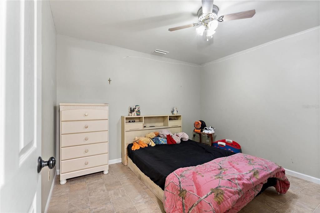 For Sale: $350,000 (2 beds, 2 baths, 1032 Square Feet)