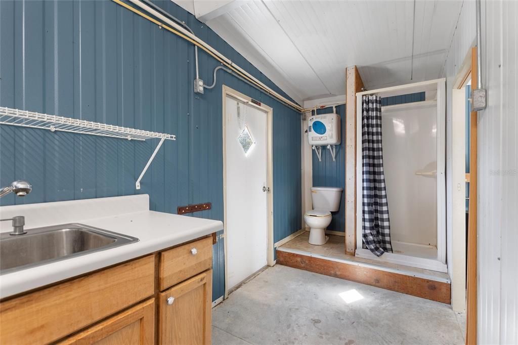 For Sale: $350,000 (2 beds, 2 baths, 1032 Square Feet)