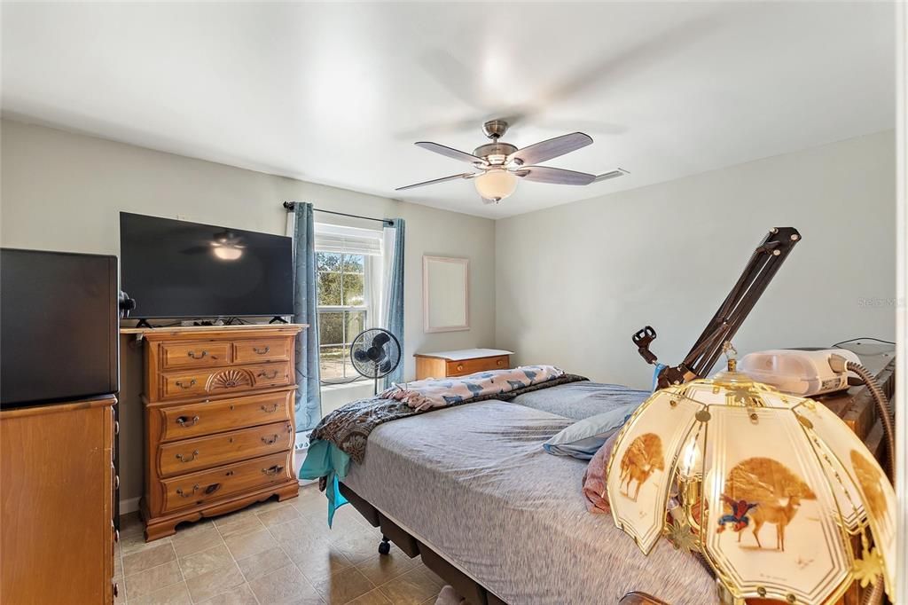 For Sale: $350,000 (2 beds, 2 baths, 1032 Square Feet)