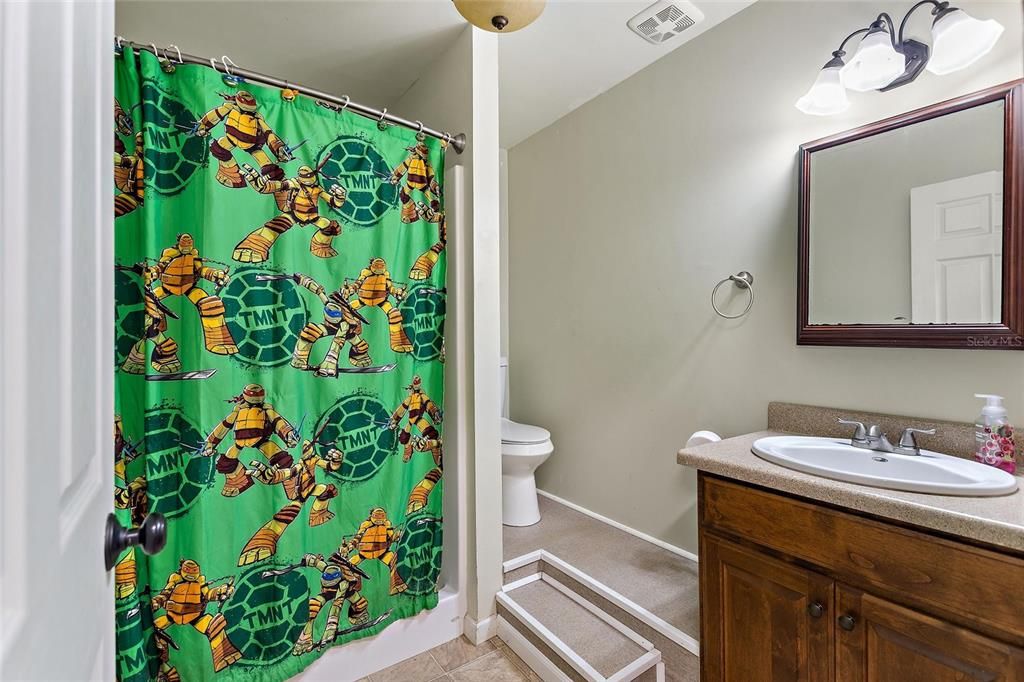 For Sale: $350,000 (2 beds, 2 baths, 1032 Square Feet)