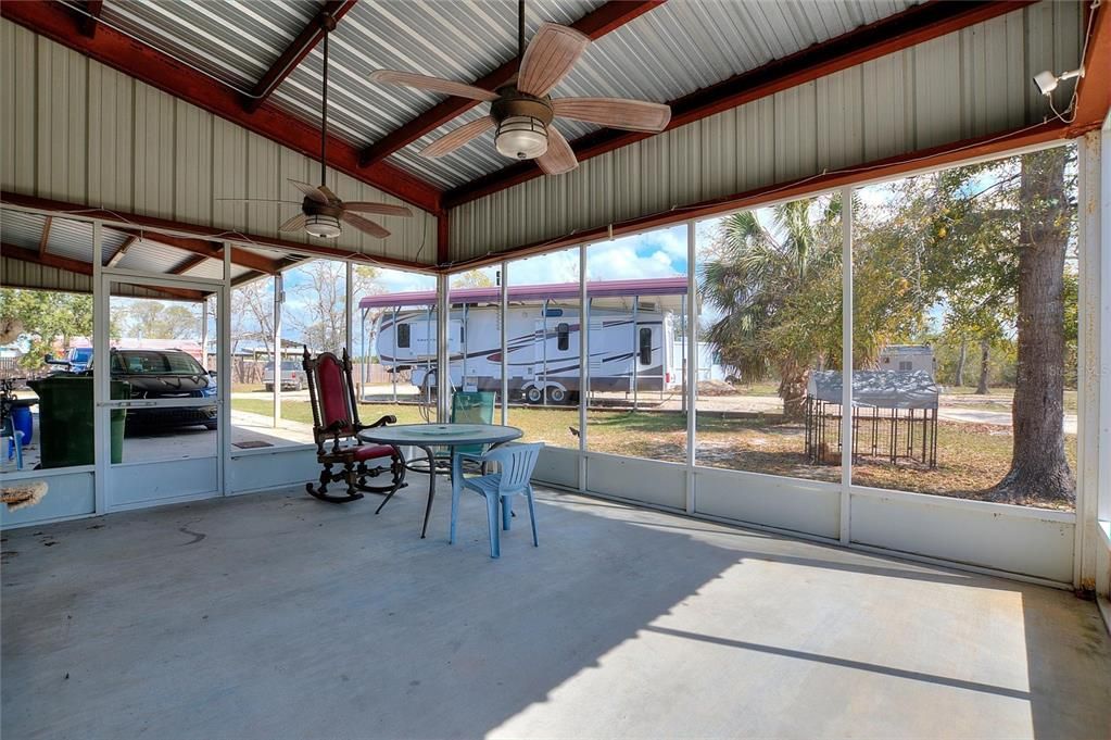 For Sale: $350,000 (2 beds, 2 baths, 1032 Square Feet)