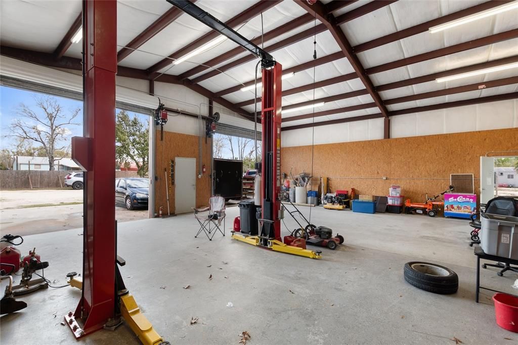 For Sale: $350,000 (2 beds, 2 baths, 1032 Square Feet)