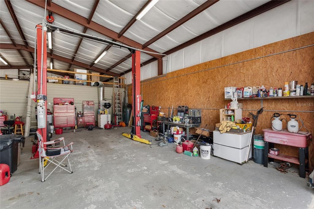 For Sale: $350,000 (2 beds, 2 baths, 1032 Square Feet)