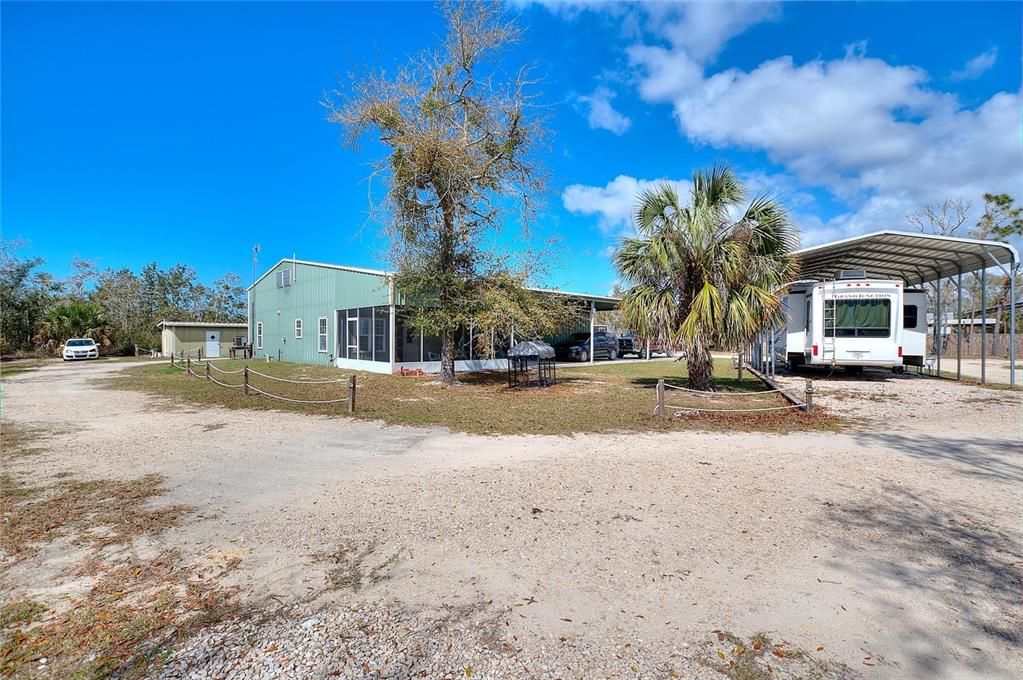 For Sale: $350,000 (2 beds, 2 baths, 1032 Square Feet)